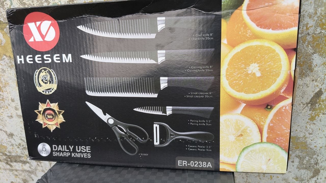 6-piece Knife set with chef, cleaver, carving knife, paring knife, ceramic peeler & scissors
